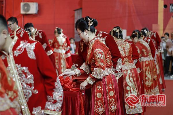 浪漫七夕 龙岩新罗举办中式集体婚礼